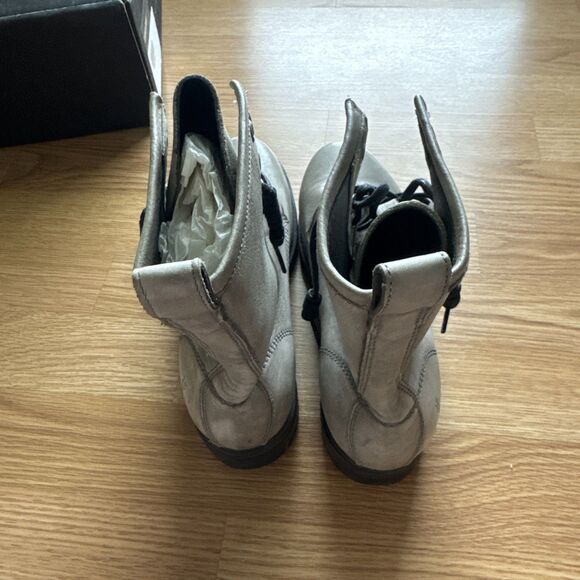 FRYE Veronica Distressed Gray Leather Lace-up Ankle Combat Boots Womens 8.5B - Picture 2 of 3